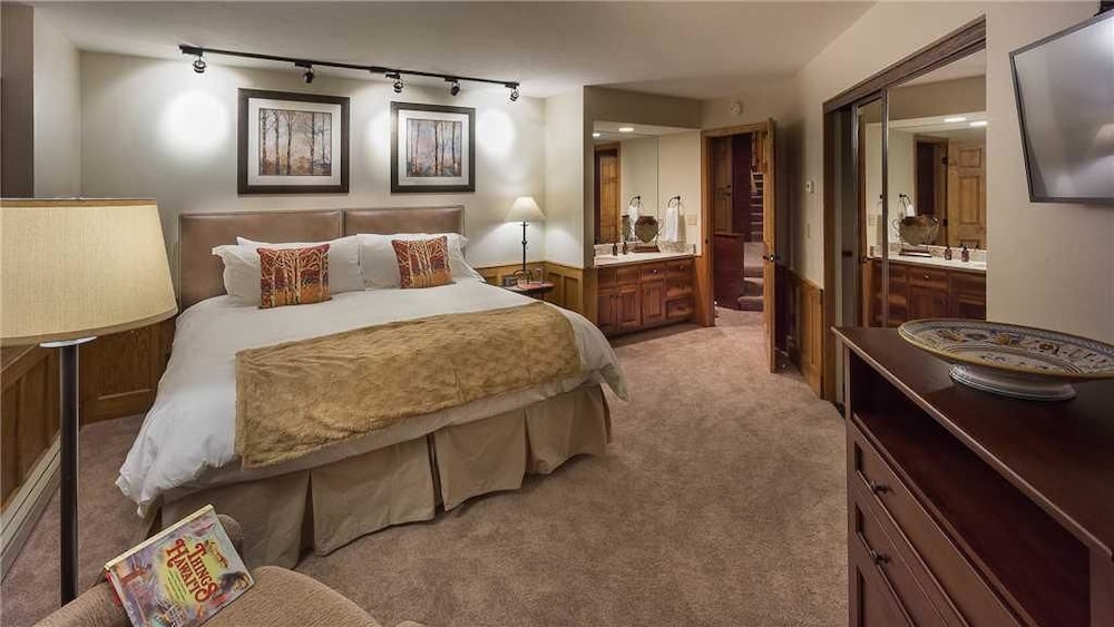 Deluxe House, 6 Bedrooms, Mountain View, Mountainside