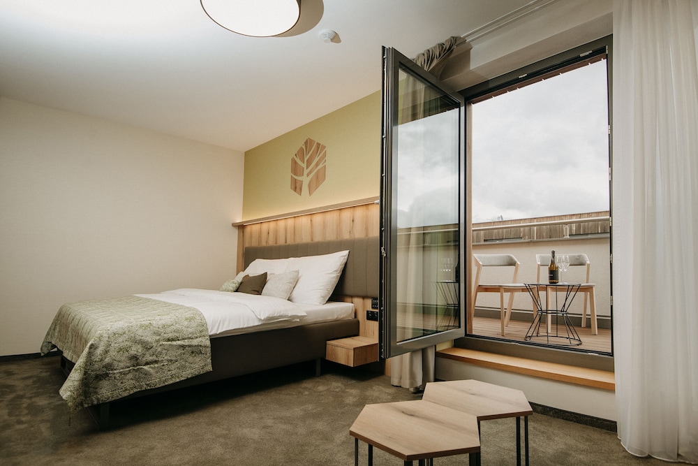 Family Double Room, 1 King Bed with Sofa bed, Ensuite photo 1