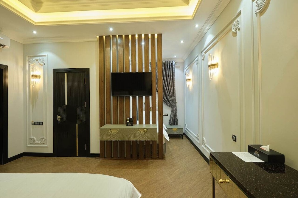 Family Room - Photo 4