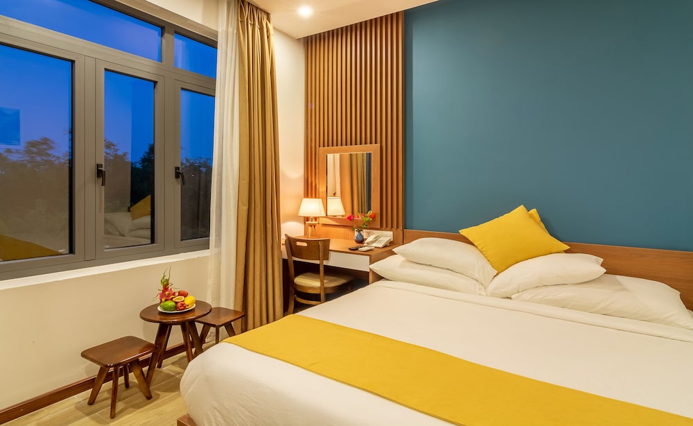 Deluxe Double Room, 1 King Bed, Balcony photo 2