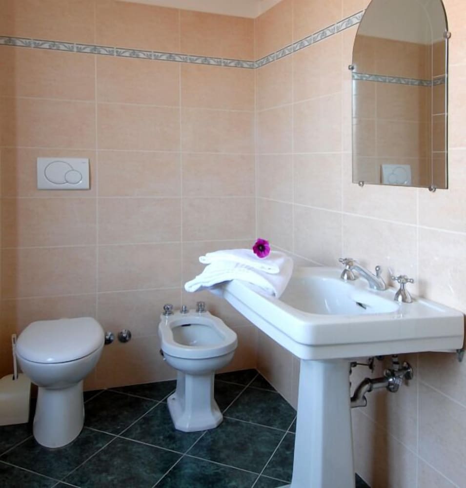 Triple Room, Private Bathroom photo 3