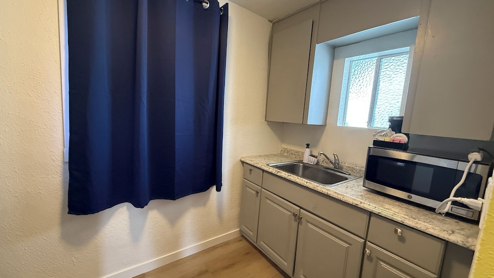 Deluxe Studio Suite, 2 Queen Beds, Non Smoking, Ground Floor photo 3