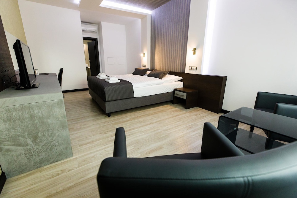 Grand Double or Twin Room (Large Bathroom) photo 1