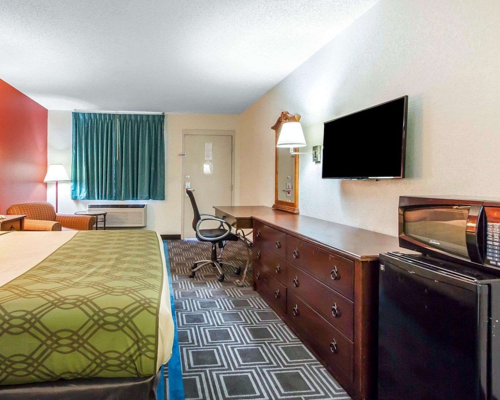 Standard Room, 1 King Bed, Non Smoking - Photo 5
