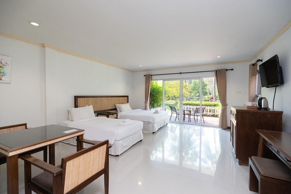 Deluxe Room, Garden View