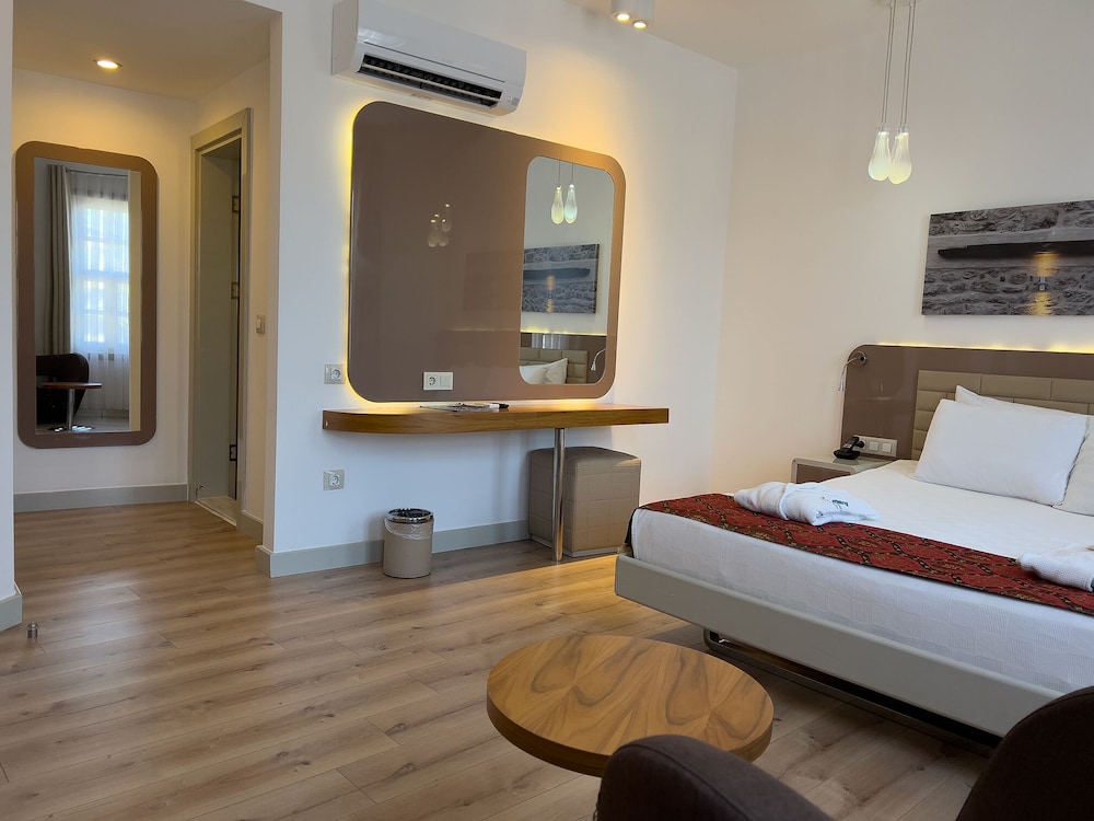 Deluxe Room, 1 Double Bed, Non Smoking, Sea View - Photo 18