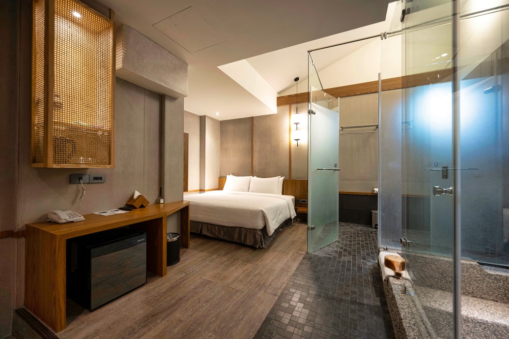 Suite with Garden View