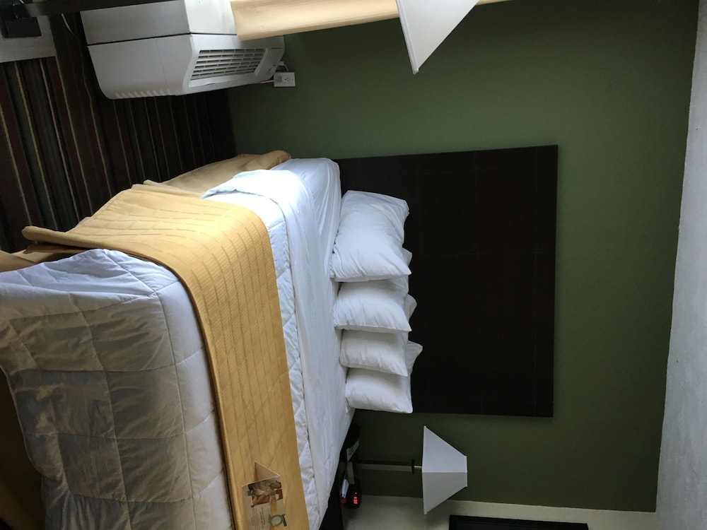 Standard Room, 1 Queen Bed, Non Smoking photo 1