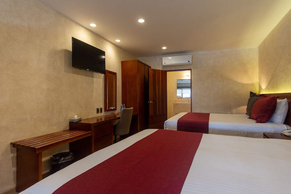 Superior Studio Suite, 2 Queen Beds photo 2