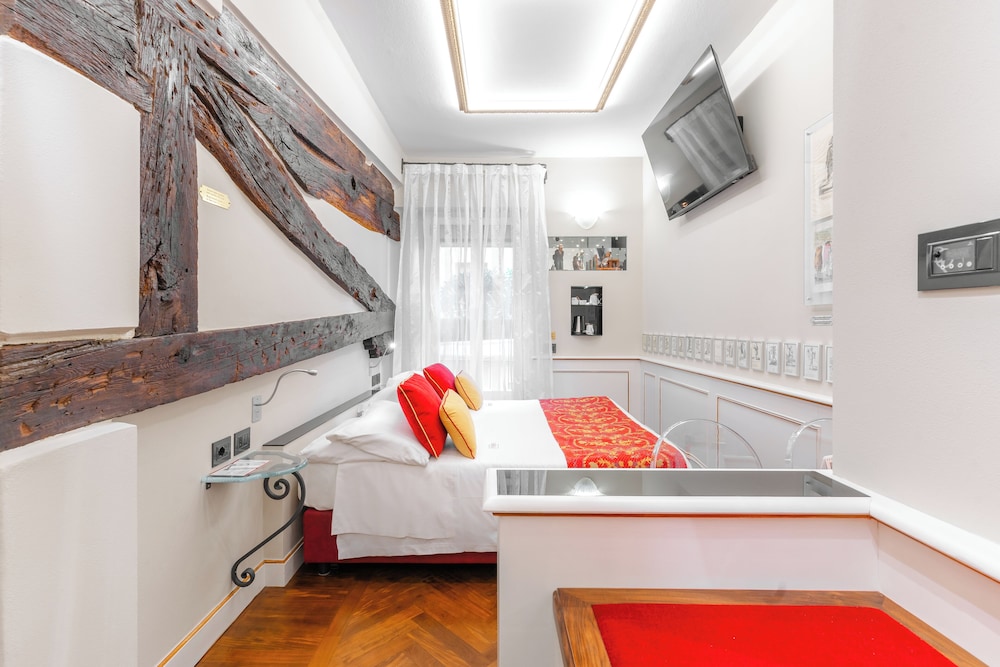Classic Double or Twin Room - Photo 20