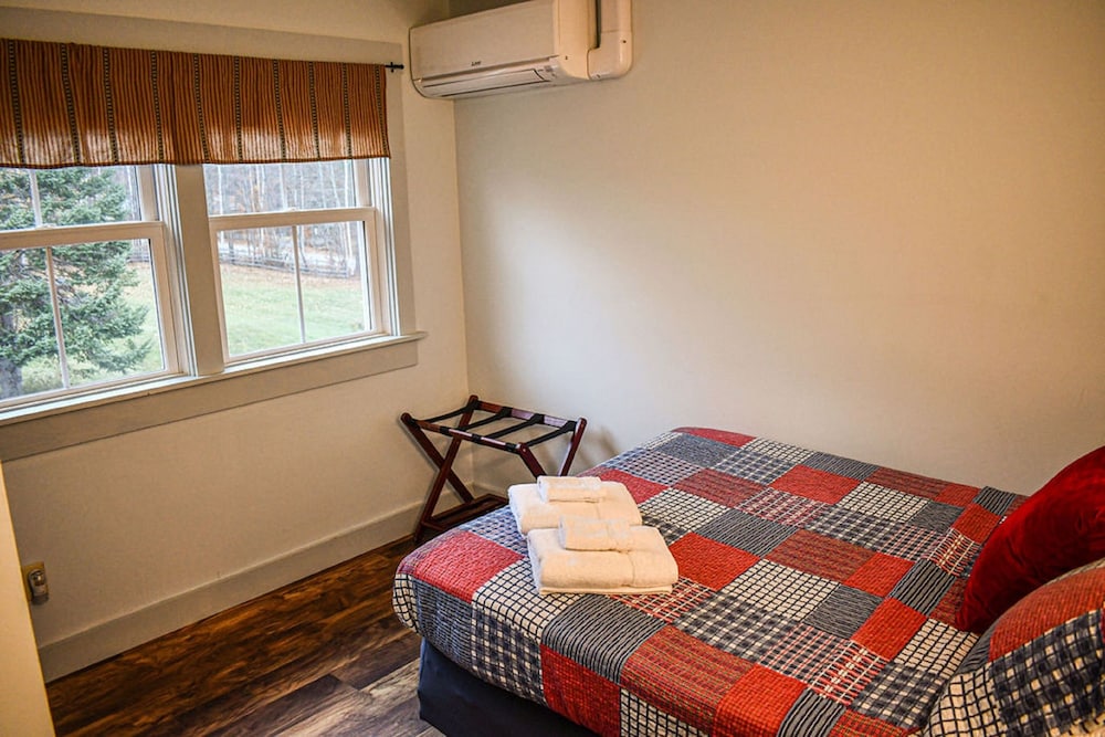 Basic Double Room, 1 Queen Bed, Garden View photo 1
