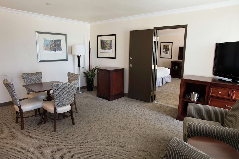 Junior Suite, 1 King Bed, Non Smoking - Photo 5