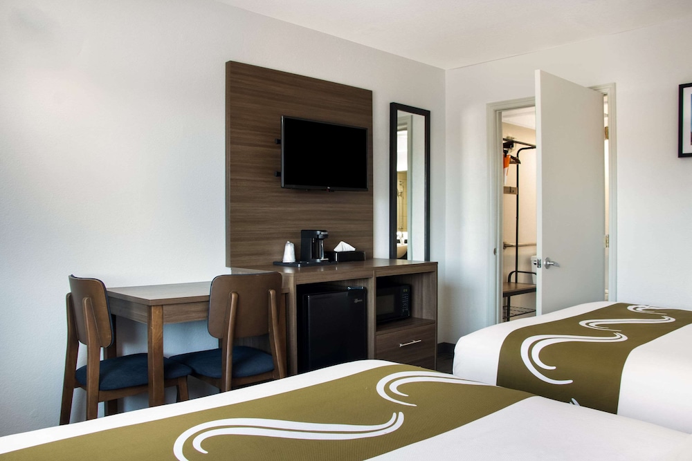 Room, 2 Queen Beds, Accessible, Non Smoking (Roll-In Shower) - Photo 5