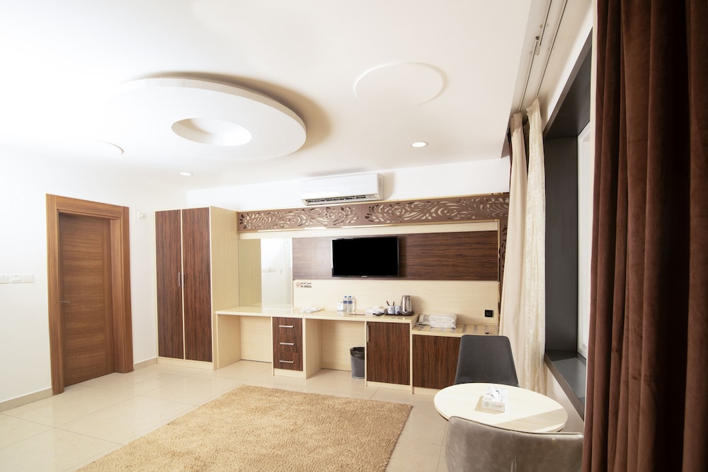 Economy Double Room, 1 King Bed, City View photo 2