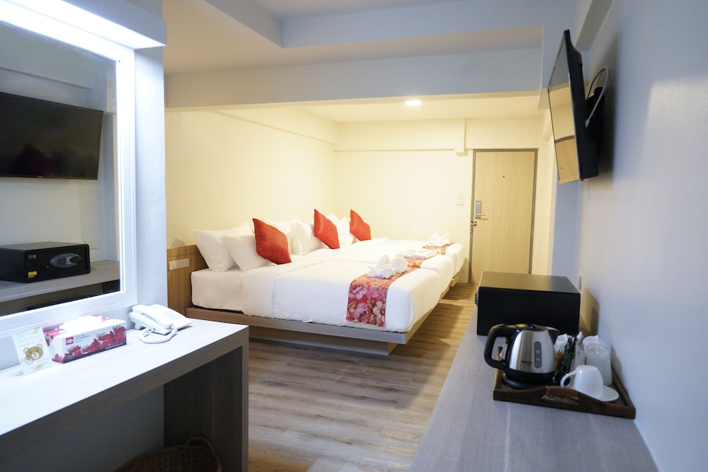 Deluxe Triple Room, Window photo 3