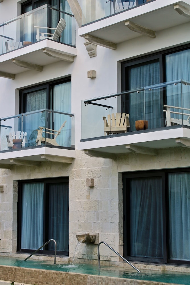 The Island Swim out Suite - Photo 6