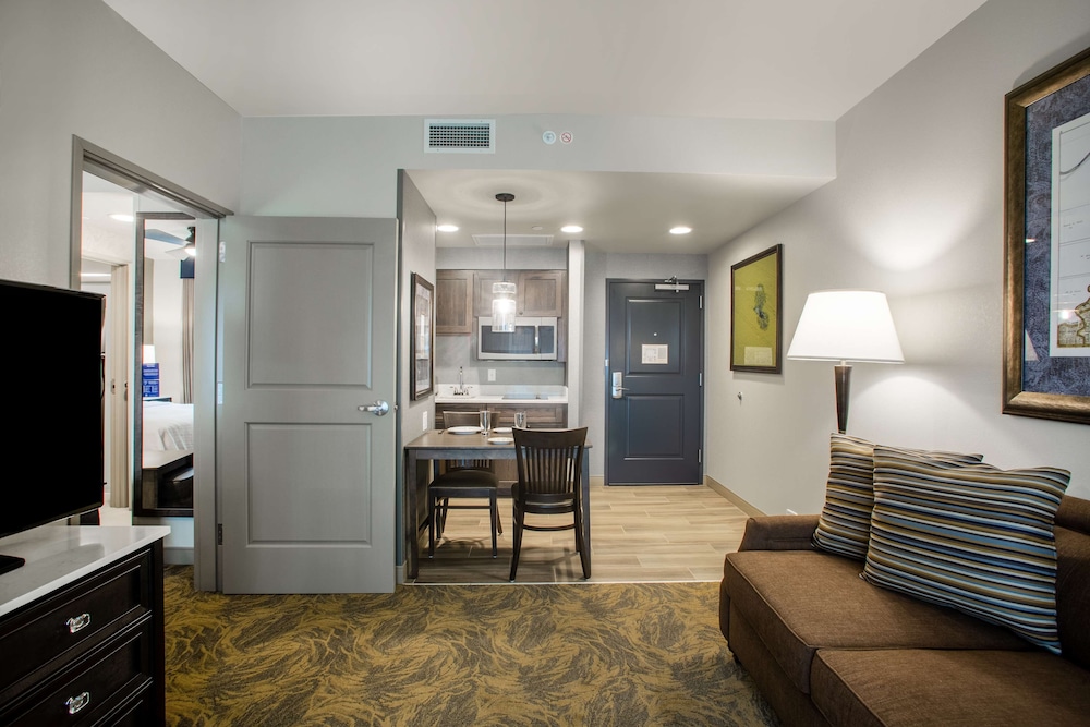 Suite, 1 King Bed, Accessible (Hearing) - Photo 7