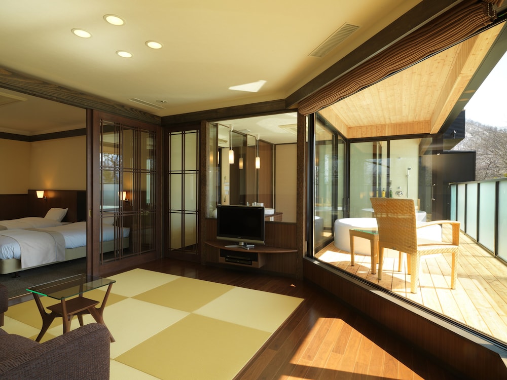 Junior suite with private open-air bath (NOT ONSEN) - Photo 3