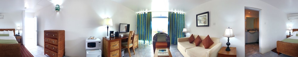Standard Room, Pool View (Land Side) photo 3