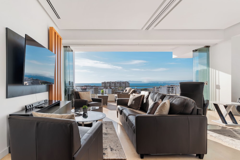 1 Bedroom Suite Corner 401