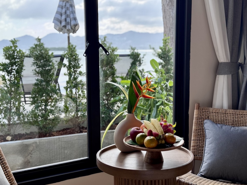 Beach Front Villa ( 1 Way Airport Transfer) - Photo 10