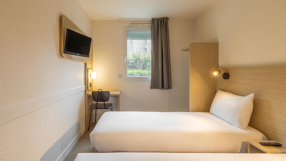 Standard Room, 2 Twin Beds - Photo 2