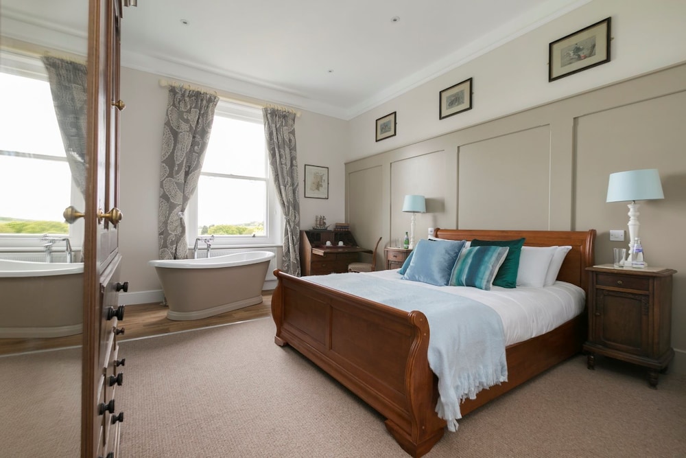 Deluxe Double Room, Ensuite, Garden View (Butler)