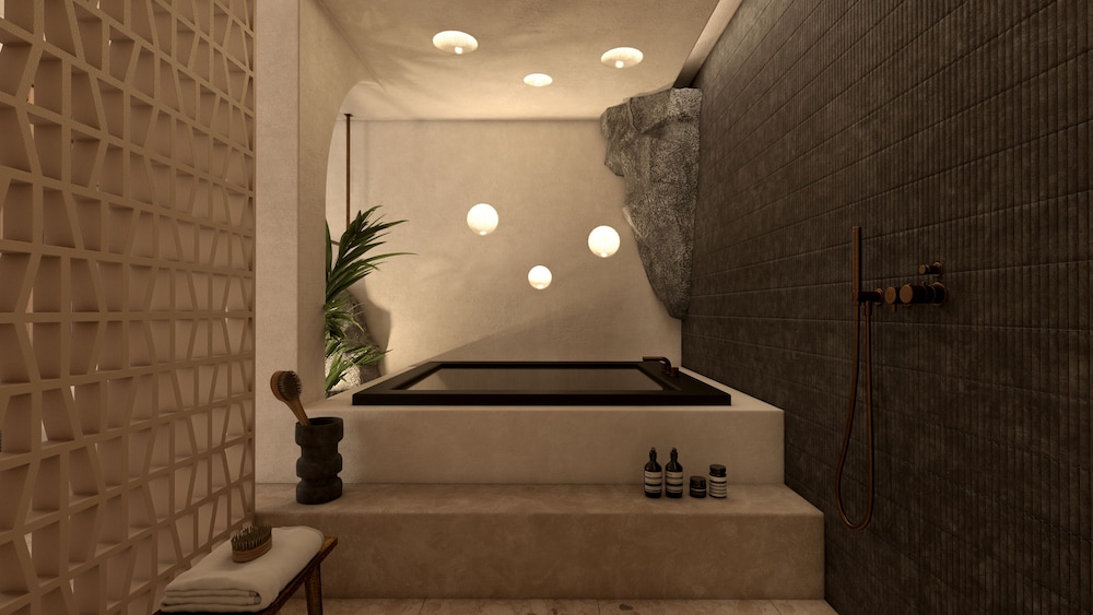 Spa Retreat Suite with Private Pool & Hydromassage Bathtub - Photo 4