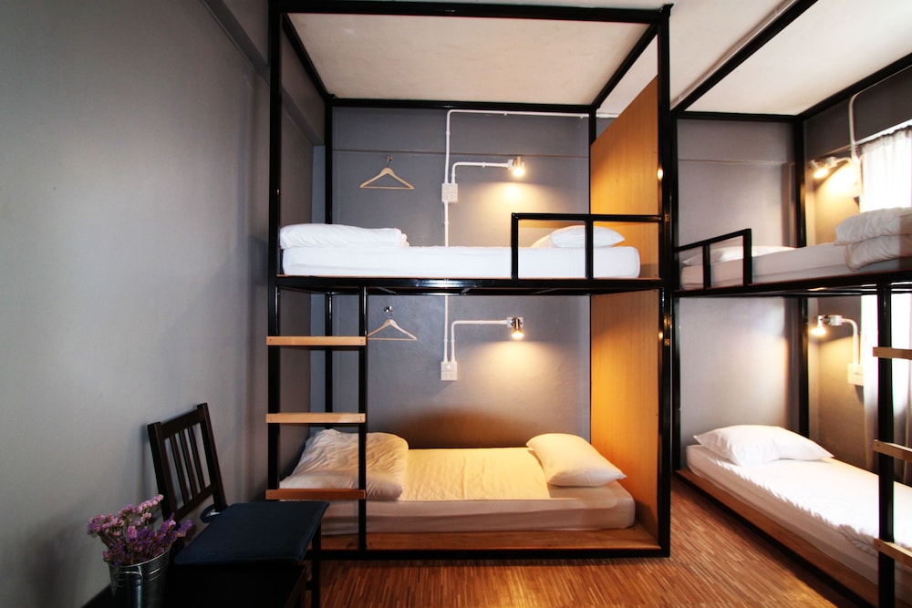 Family Room With Private Bathroom (Bathroom Outside Bedroom) photo 3