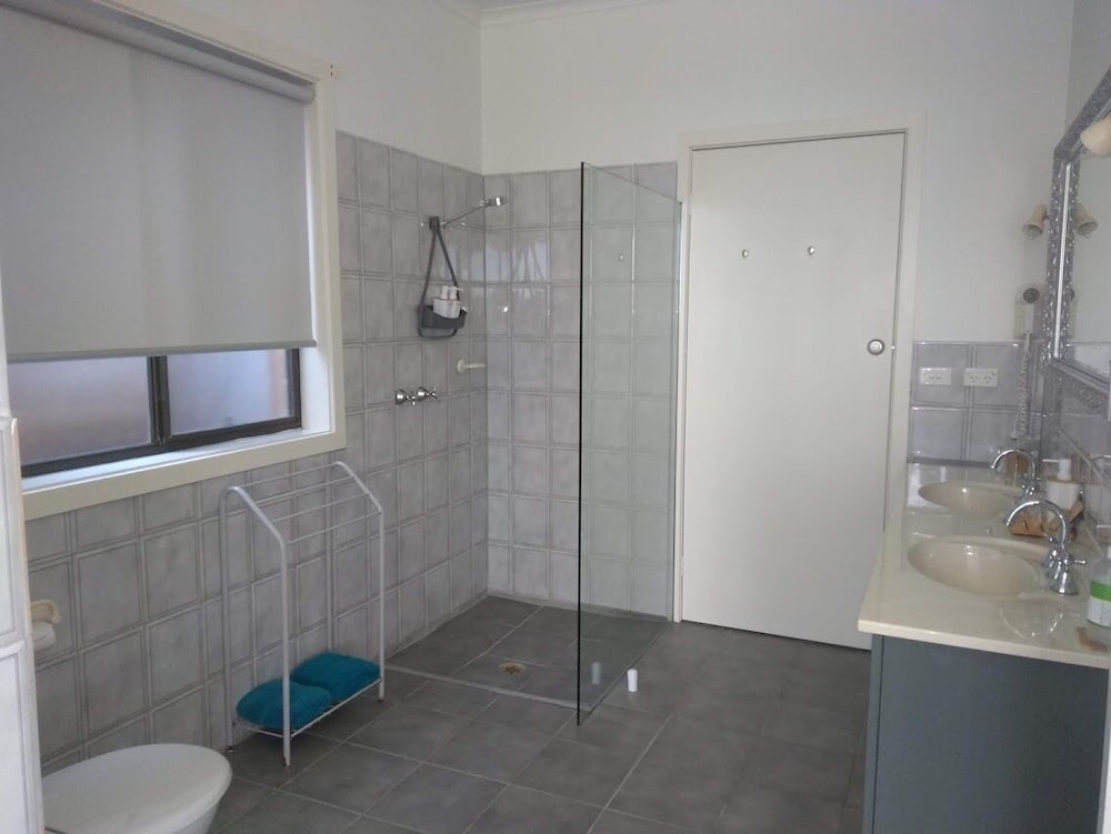 Deluxe Double Room, 1 Queen Bed, Jetted Tub, Bay View (The Isla) photo 3