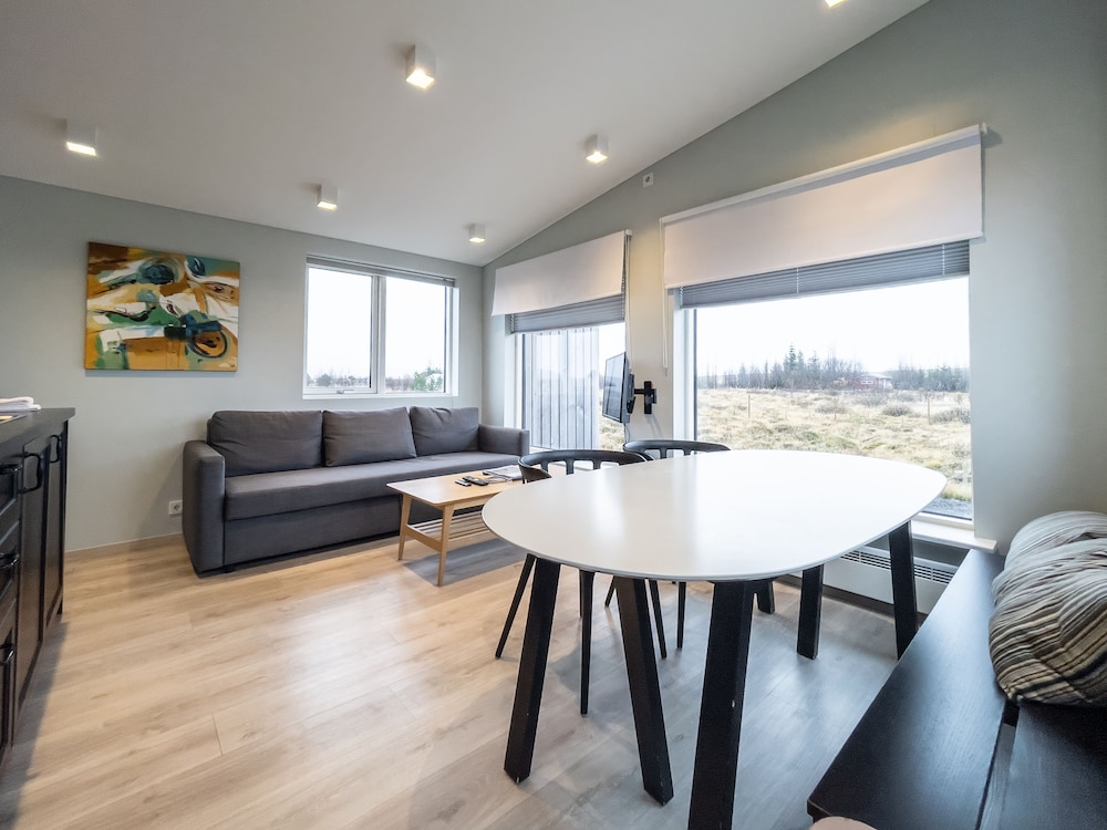 Comfort Cabin, 1 Double Bed with Sofa bed, Hot Tub (4B) photo 2