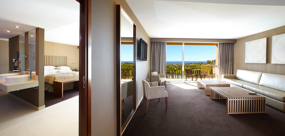 Suite, Balcony