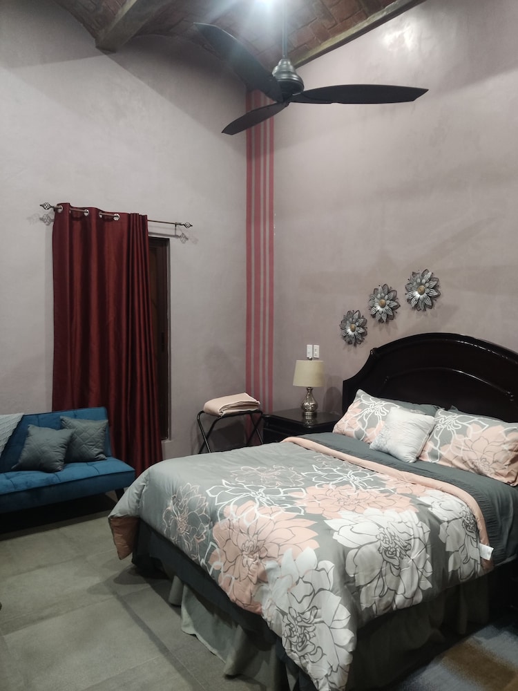 Deluxe Double Room, 1 Queen Bed with Sofa bed photo 2