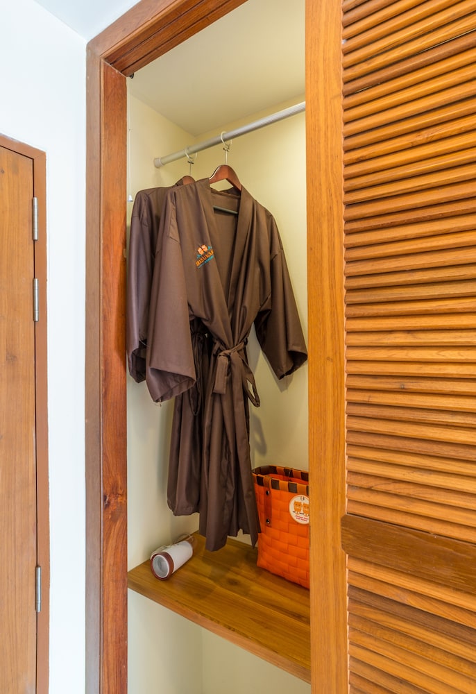 Deluxe Room - Photo 6