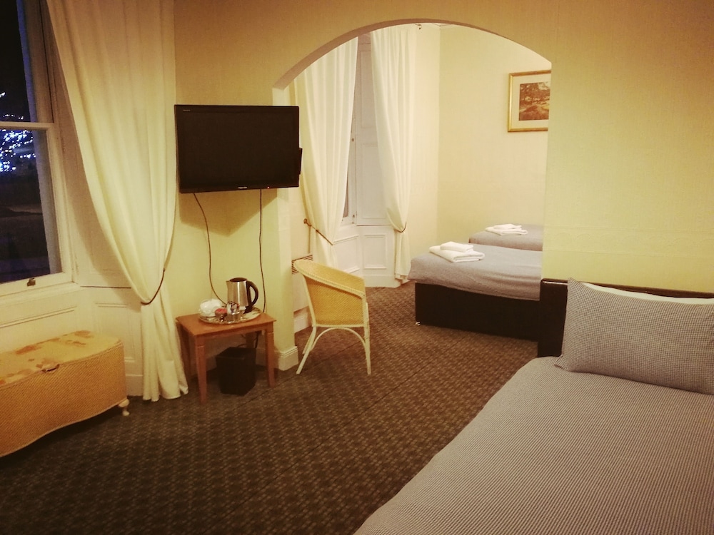 Room 5 photo 1