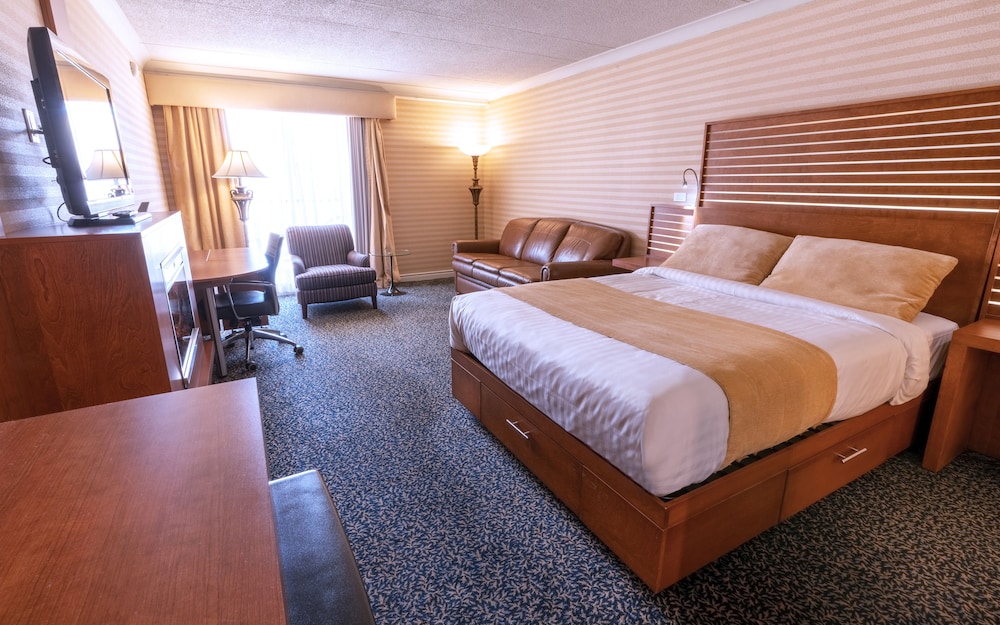 First Class Room, 1 Queen Bed with Double Whirpool and Fireplace photo 1