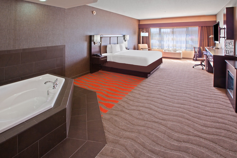 Standard Room, 1 King Bed (Feature) - Photo 1