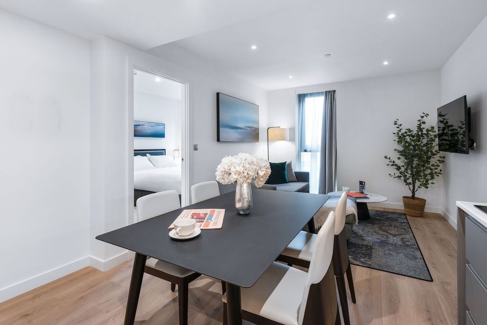 One Bedroom Apartment - Photo 2