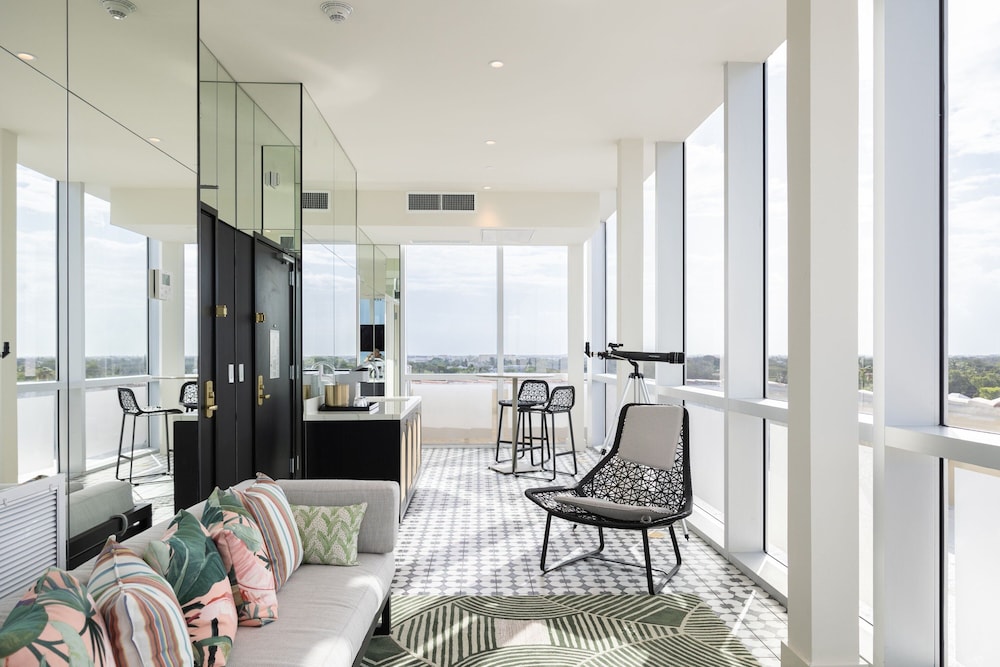 Suite, 1 Bedroom - Photo 1