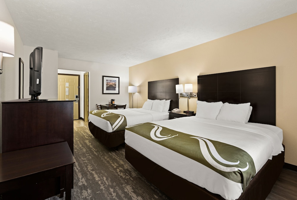 Standard Room, 2 Queen Beds, Non Smoking - Photo 1