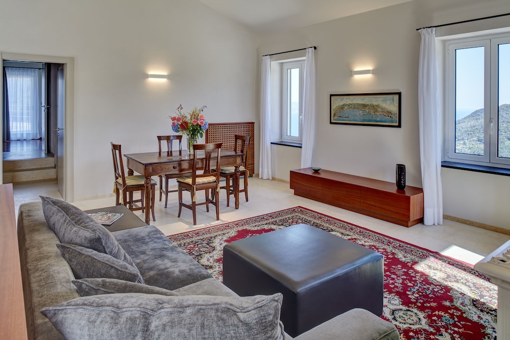 Executive Suite, 2 Bedrooms, 2 Bathrooms, Sea View photo 2
