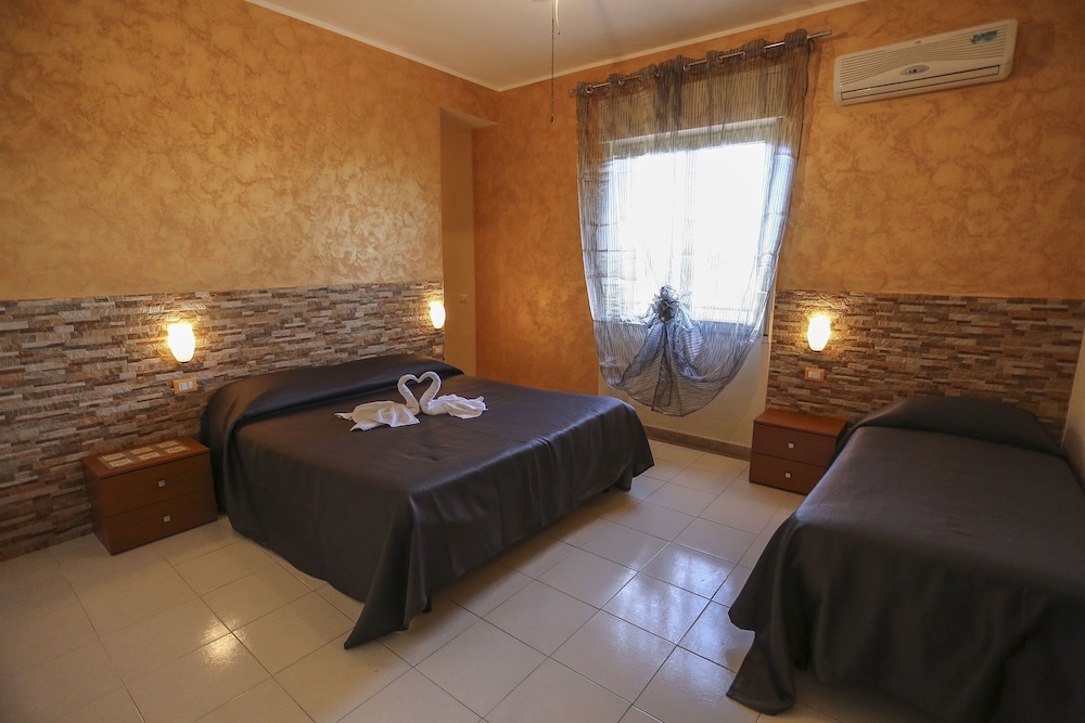Double or Twin Room photo 3
