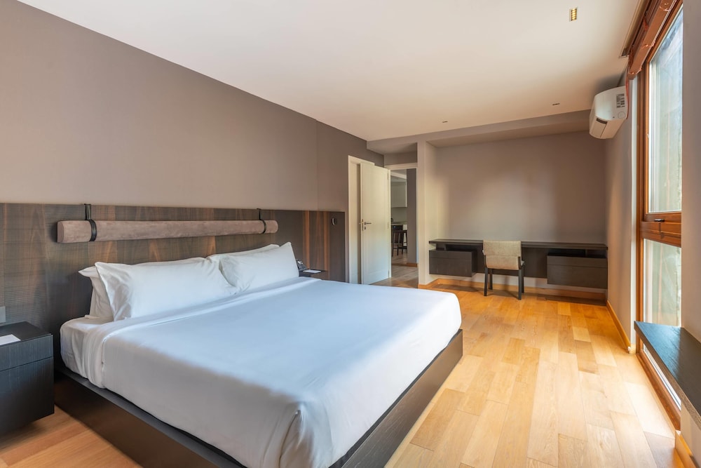Suite, 1 King Bed, Non Smoking