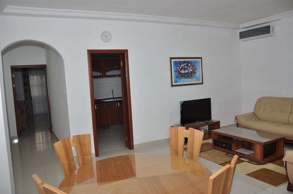 Apartment (Lautrec) photo 3