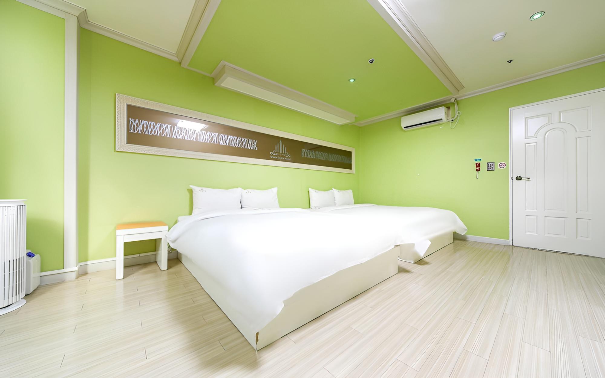 Room (Business-Twin Room (Netflix)) photo 2