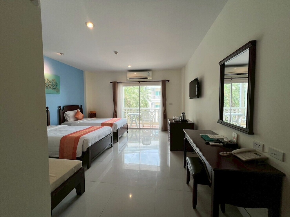 Superior Twin bed with balcony (no lift building) photo 1