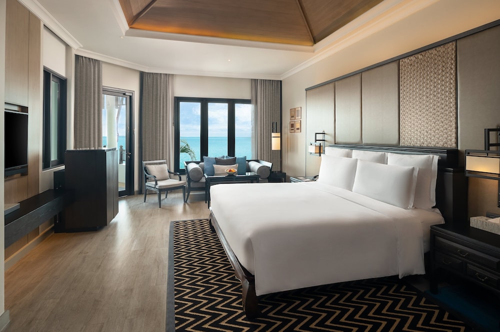 Junior Suite, 1 King Bed, Club Lounge Access, Oceanfront (Sunset) - Photo 5
