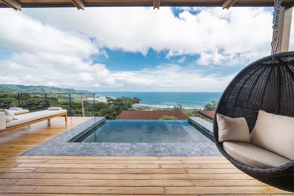 Luxury Studio Suite, 1 King Bed, Beach View photo 2