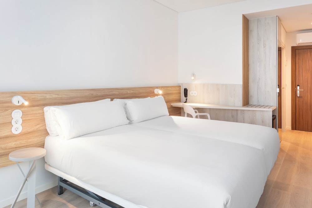Standard Twin Room - Photo 2