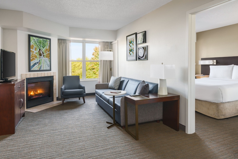 Suite, 2 Bedrooms, Fireplace - Photo 1